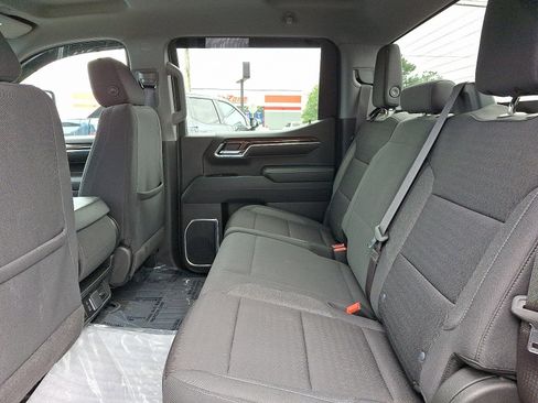 Used 2024 GMC Sierra 1500 SLE image 10