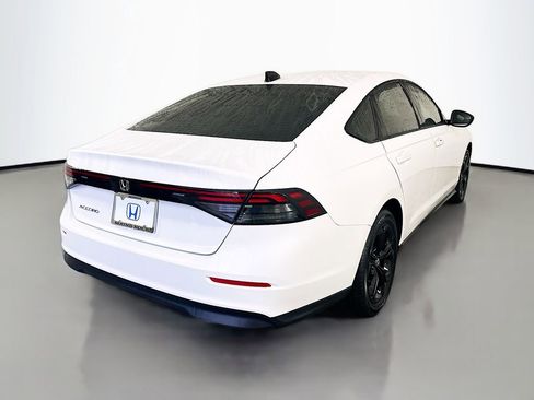 Certified 2025 Honda Accord SE image 5