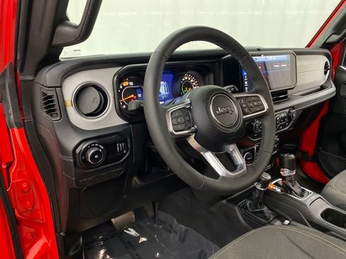 Used 2026 Jeep Wrangler Unlimited Sahara AWD/4WD image 2