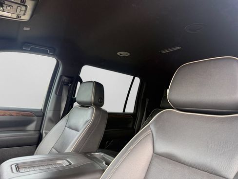 Used 2023 Chevrolet Suburban Premier RWD image 15