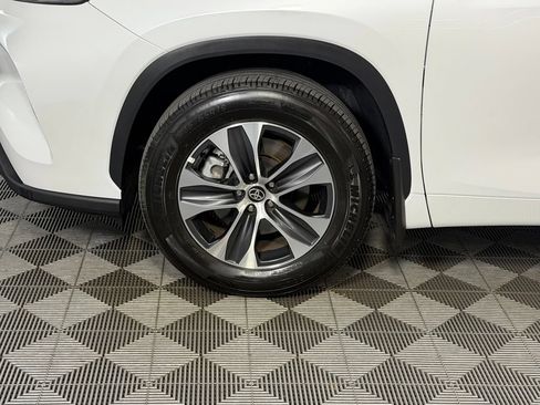 Used 2026 Toyota Highlander XLE AWD/4WD image 12