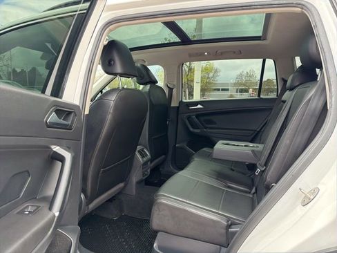 Used 2018 Volkswagen Tiguan SE w/ Panoramic Sunroof Package AWD/4WD image 13