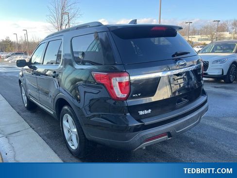 Used 2019 Ford Explorer XLT image 6