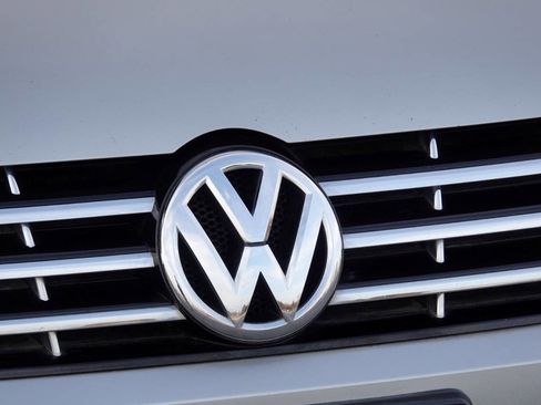 Used 2012 Volkswagen Passat TDI SE FWD image 39