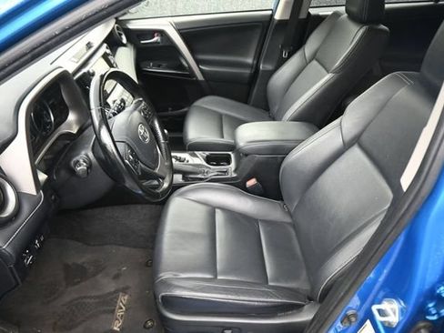 Used 2018 Toyota RAV4 Limited AWD/4WD image 22