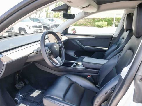 Used 2022 Tesla Model Y Long Range AWD/4WD image 16