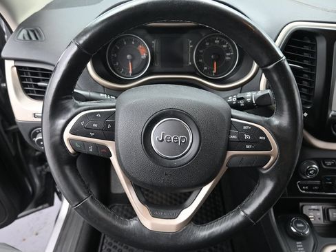 Used 2016 Jeep Cherokee Latitude w/ Safety/Convenience Group AWD/4WD image 13