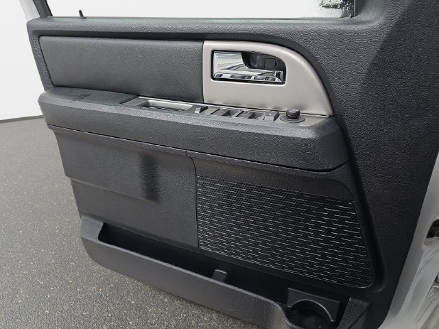 Used 2017 Ford Expedition XLT AWD/4WD image 25
