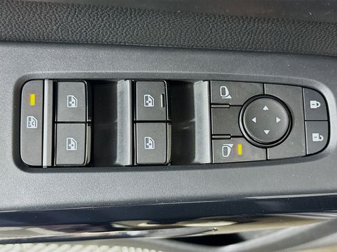 Used 2024 Nissan Pathfinder S image 15