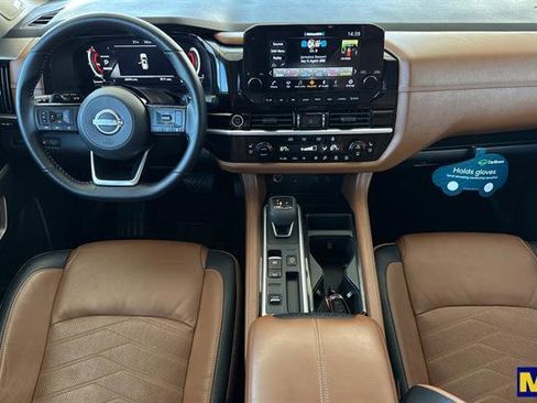 Used 2023 Nissan Pathfinder Platinum image 16