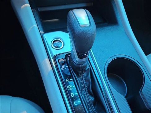 Used 2025 Nissan Altima 2.5 SV FWD image 12