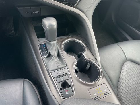 Used 2024 Toyota Camry XSE FWD image 13