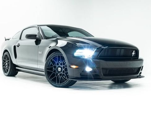 Used 2014 Ford Mustang GT Premium w/ Equipment Group 402A RWD image 5