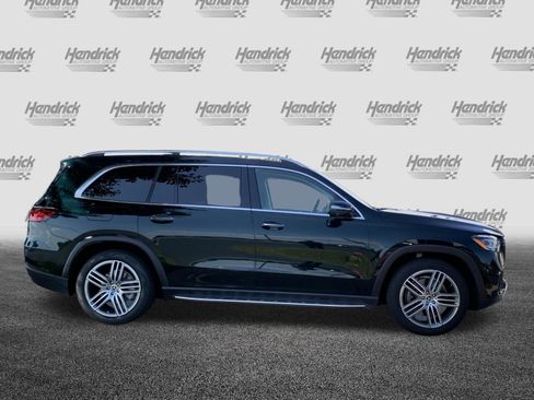 Used 2025 Mercedes-Benz GLS 450 4MATIC image 11