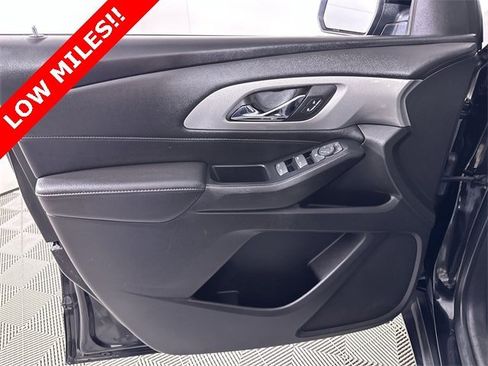 Used 2023 Chevrolet Traverse LT image 23