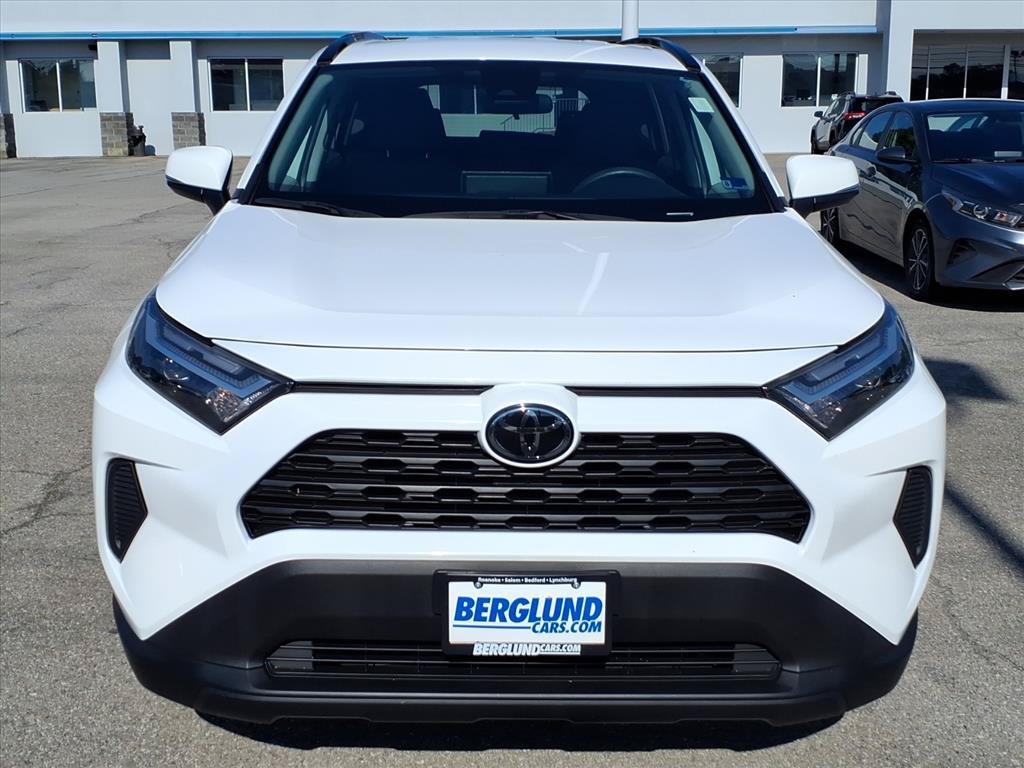 Used 2024 Toyota RAV4 XLE AWD/4WD image 9
