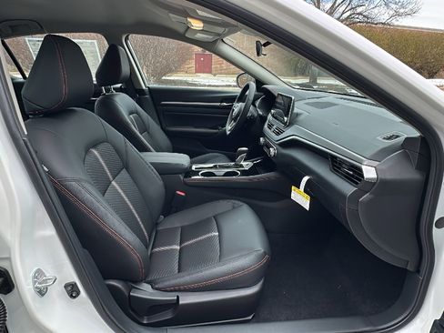 New 2025 Nissan Altima 2.5 SR image 11