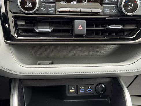 Used 2022 Toyota Highlander XLE AWD/4WD image 20