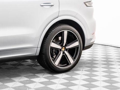 Certified 2024 Porsche Cayenne image 35