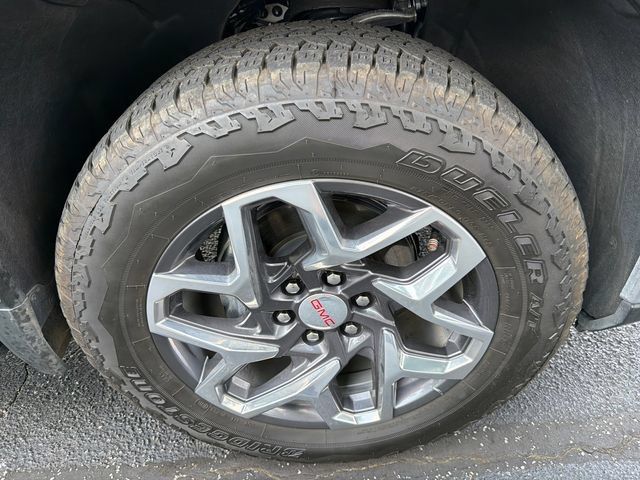 Used 2025 GMC Sierra 1500 SLT w/ SLT Premium Package AWD/4WD image 12