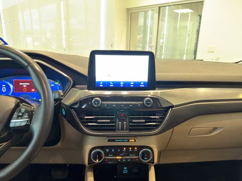 Used 2022 Ford Escape Titanium FWD image 16
