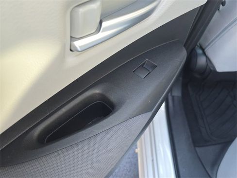 Used 2020 Toyota Corolla LE image 10