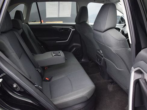 Used 2023 Toyota RAV4 LE AWD/4WD image 11