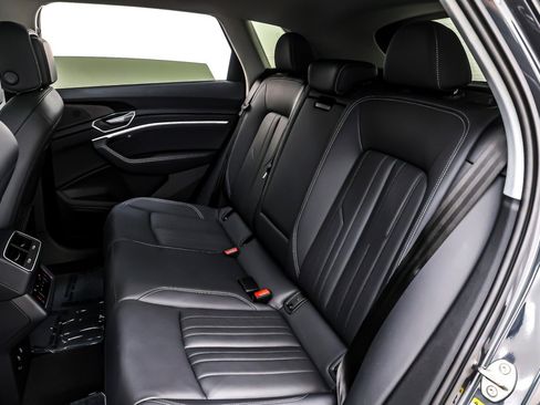 Used 2022 Audi e-tron Premium w/ Convenience Plus Package image 9