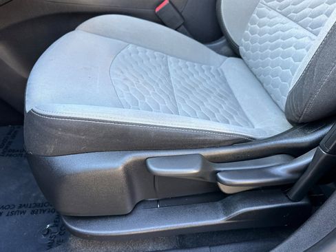 Certified 2019 Chevrolet Equinox LS image 13