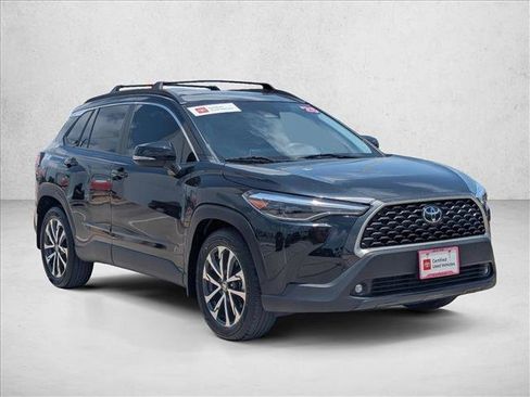 Certified 2025 Toyota Corolla Cross XLE w/ Convenience Package FWD image 3