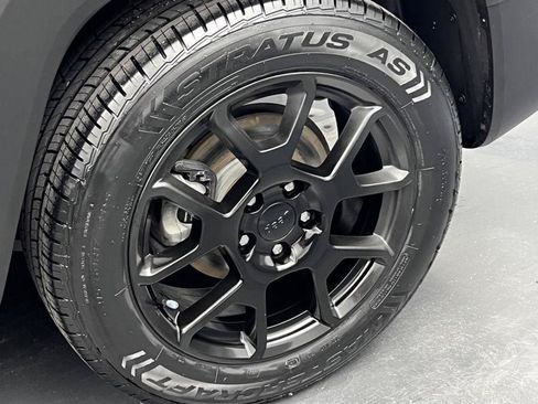 Used 2019 Jeep Renegade Altitude w/ Quick Order Package 2XM FWD image 37