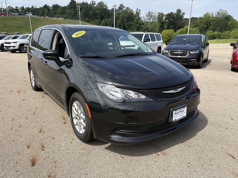 Used 2023 Chrysler Voyager LX FWD image 7