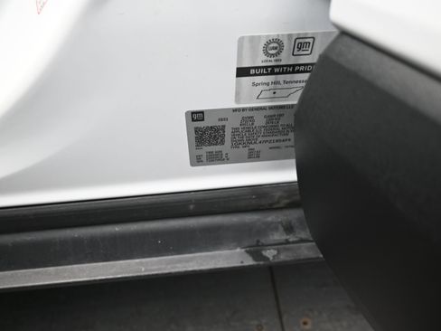 Used 2023 GMC Acadia SLT image 17