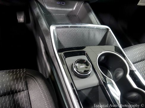 New 2026 Chevrolet Equinox LT w/ LPO, Floor Liner Package image 18