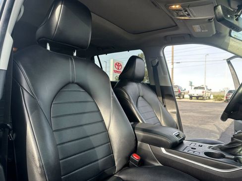 Used 2023 Toyota Highlander XLE image 18