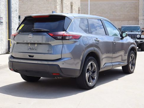 Used 2024 Nissan Rogue SV FWD image 3