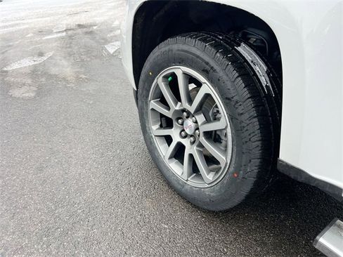 Used 2022 GMC Canyon Denali image 32