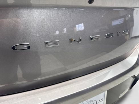 Used 2025 Genesis G70 2.5T RWD image 21