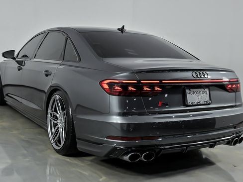 Used 2022 Audi S8 AWD/4WD image 10