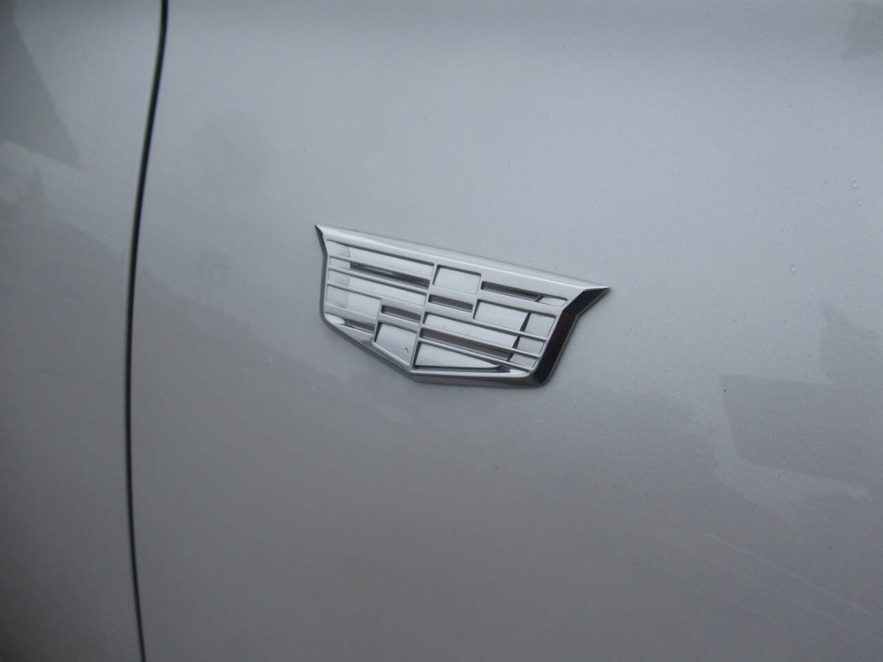 Used 2022 Cadillac XT6 Sport w/ Technology Package AWD/4WD image 3