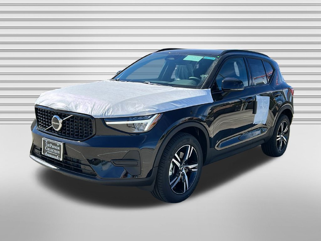 New 2026 Volvo XC40 B5 Core w/ Climate Package AWD/4WD image 3