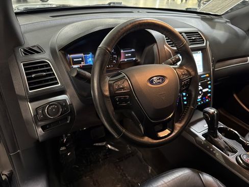 Used 2018 Ford Explorer Limited AWD/4WD image 15