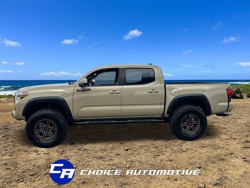 Used 2018 Toyota Tacoma TRD Off-Road AWD/4WD image 3