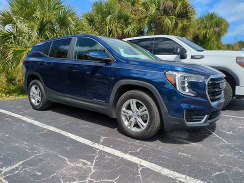 Used 2023 GMC Terrain SLE image 1