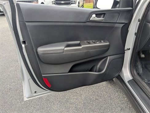 Used 2020 Kia Sportage LX image 12