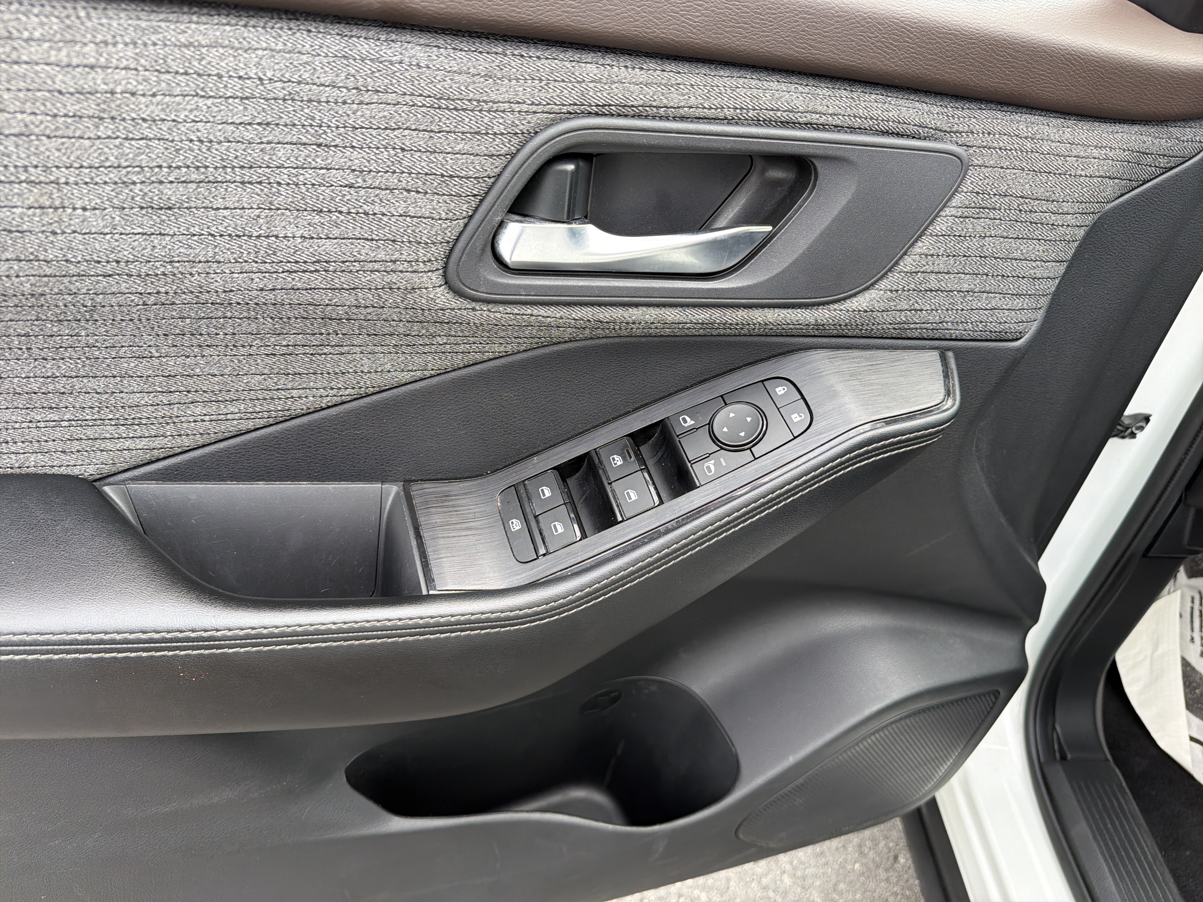 Used 2023 Nissan Rogue SV AWD/4WD image 15