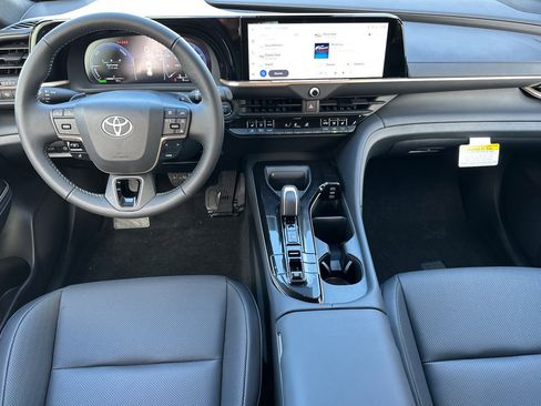 New 2025 Toyota Crown Signia image 4