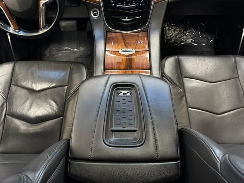 Used 2017 Cadillac Escalade Premium Luxury image 21