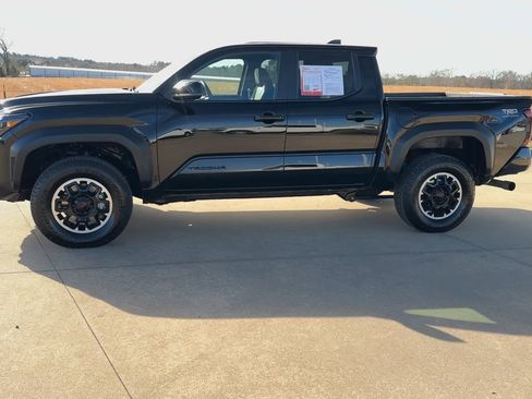 Used 2024 Toyota Tacoma TRD Off-Road image 5