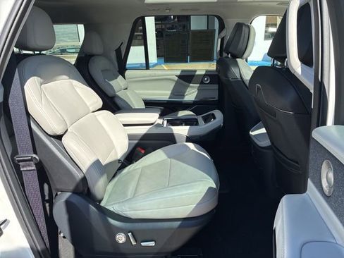 Used 2025 Lincoln Navigator L Reserve image 41